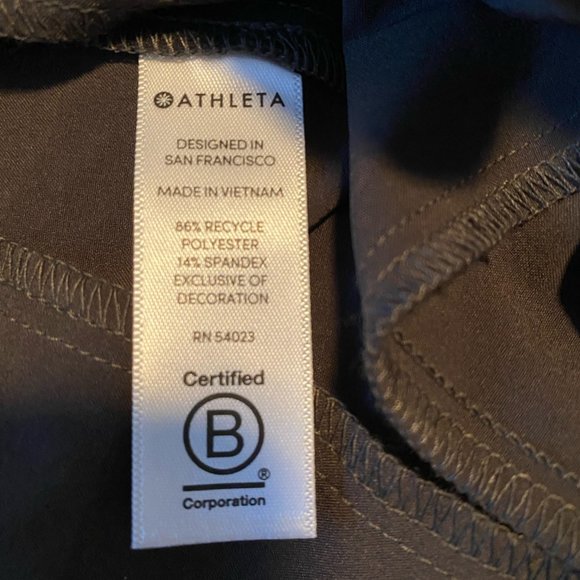 Athleta Women's Bermuda Green Stretch Shorts Size 8 - Picture 5 of 5